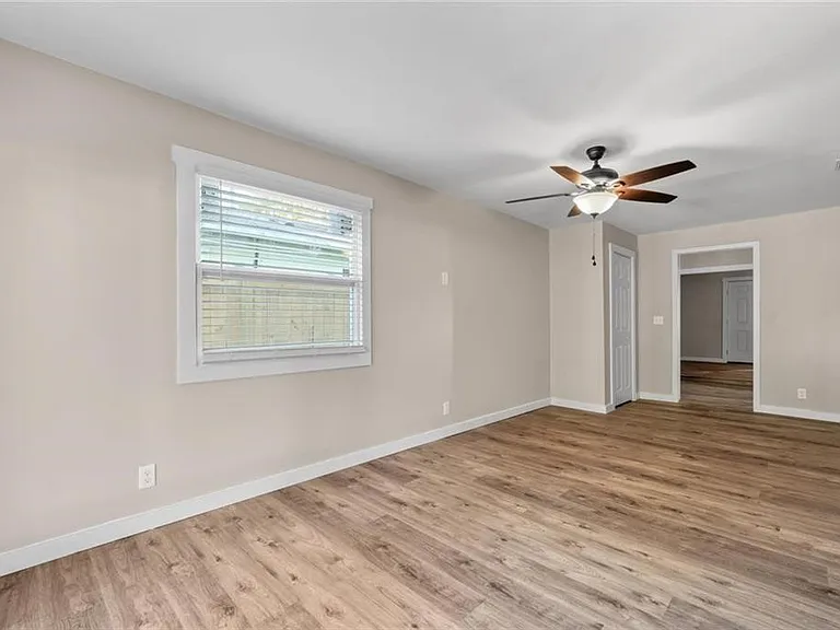 920 Johnston St — Photo 24