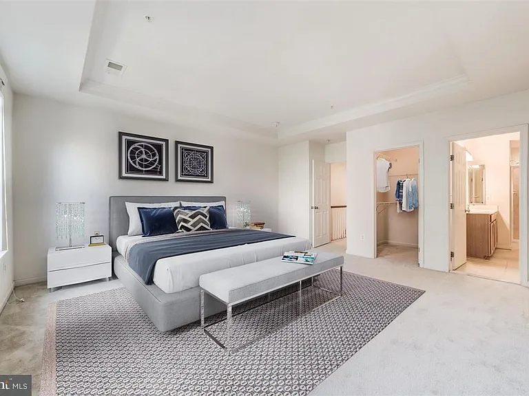2513 Eastbourne Dr — Photo 15