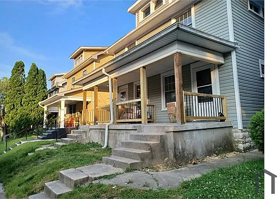 30 E Parkwood Dr — Photo 1