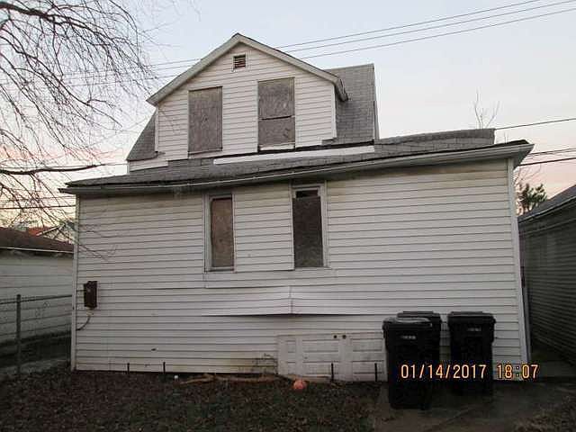 2nd image of 124 W 111th Pl