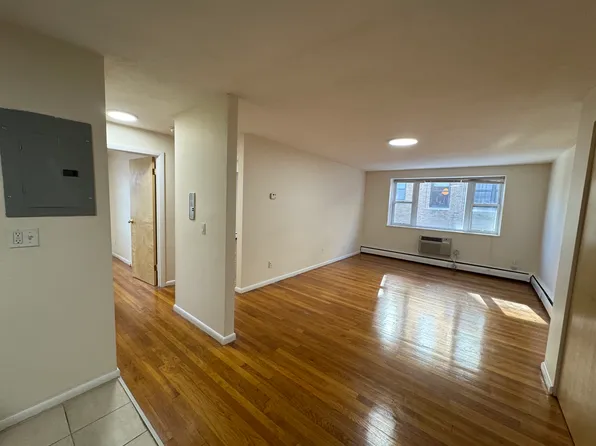 118 Babcock St #2, Brookline, MA 02446