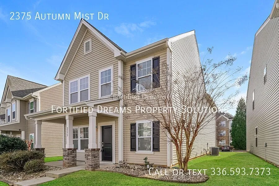 3 Bed, 2.5 Bath in Hillcrest Towne Center | 2-Car Garage, Community Pool — Photo 2