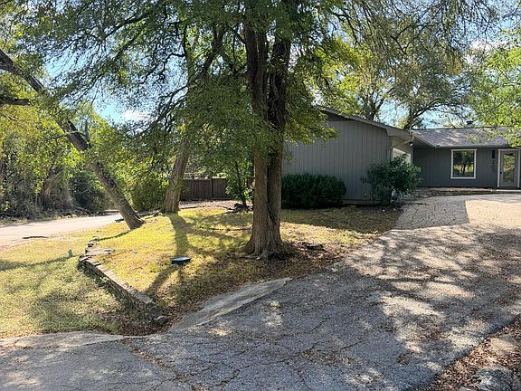 3rd image of 2 Acacia Dr