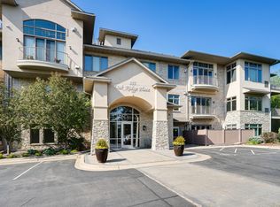 555 Oak Ridge Pl #240, Hopkins, MN 55343