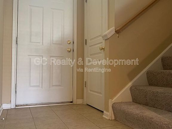 2nd image of 922 Kings Canyon Dr