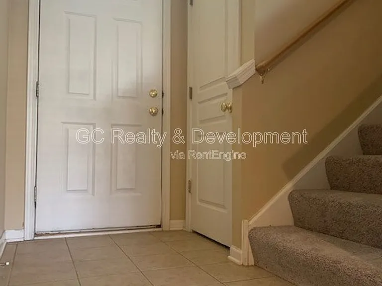 922 Kings Canyon Dr — Photo 2