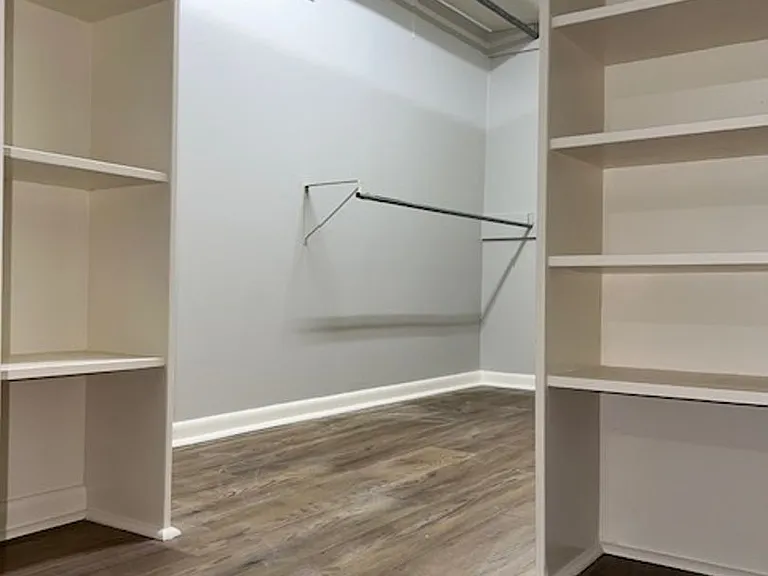 2524 W Hillsboro St — Photo 16
