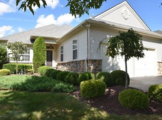 25 Narrowbrook Ct, Manalapan, NJ 07726
