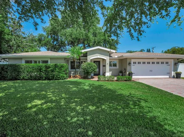 1732 Golf View Dr, Belleair, FL 33756