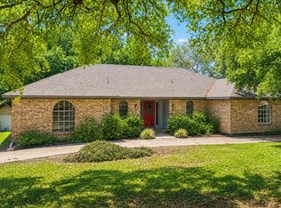 8240 Forest Ridge Dr, Woodway, TX 76712