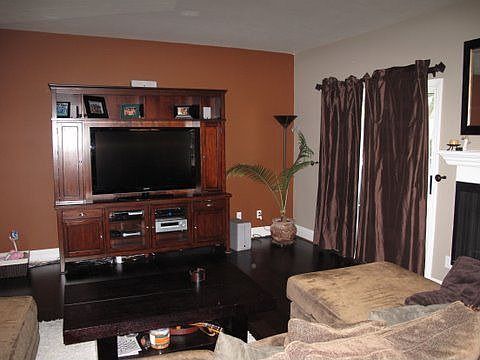 4th image of 11038 Camarillo St Unit 1