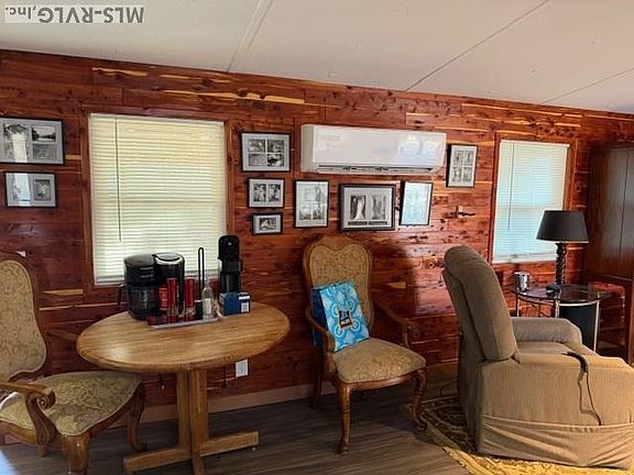 3rd image of 2567 River Rd