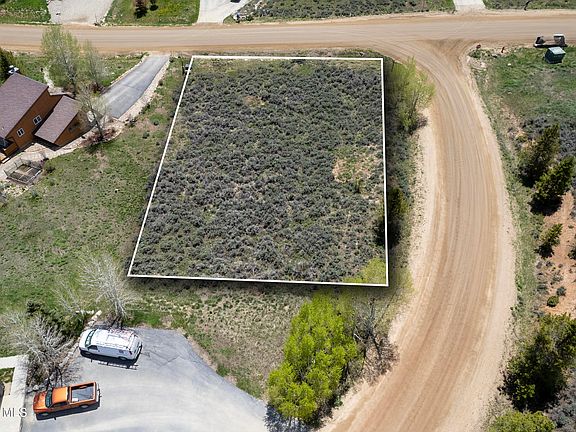 3rd image of 20 Deer Trail Drive