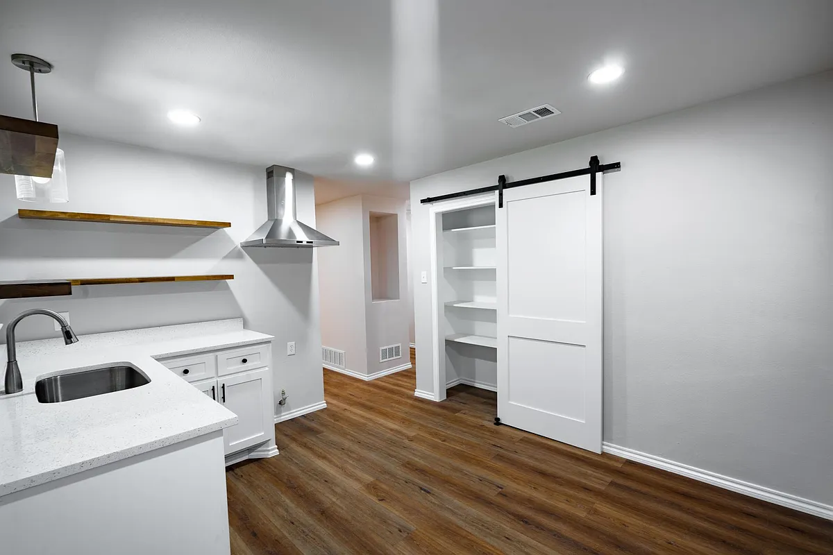 Building Photo - 602 Alto Dr
