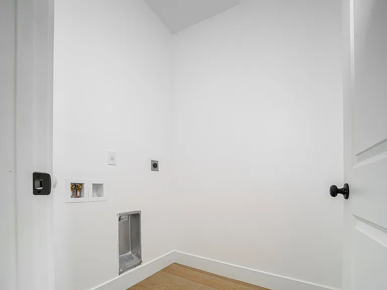 15261 Brainbridge Cir — Photo 19