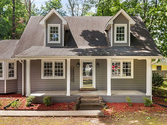 3rd image of 2081 Valley Hills Ln NW