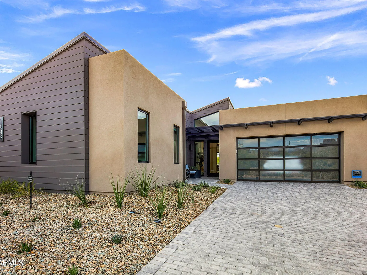 3 bed, 3.5 bath, 3350 sqft, $10,000 — Photo 2