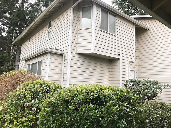 2nd image of 5620 Wisteria Ln NE