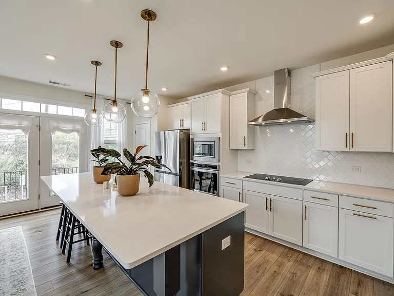 400 Simeon Dr — Photo 9