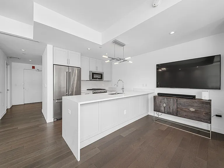 800 Avenue At Port Imperial #914 — Photo 11