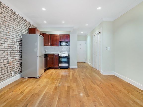 3rd image of 336 E 81st St
