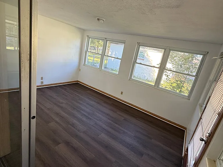 5012 Perrine Dr — Photo 24