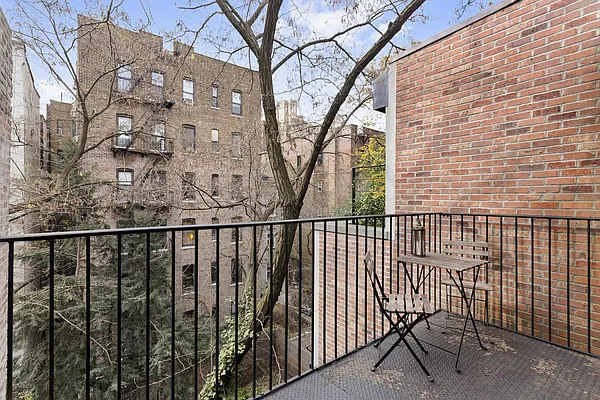 Rented by Compass | media 27