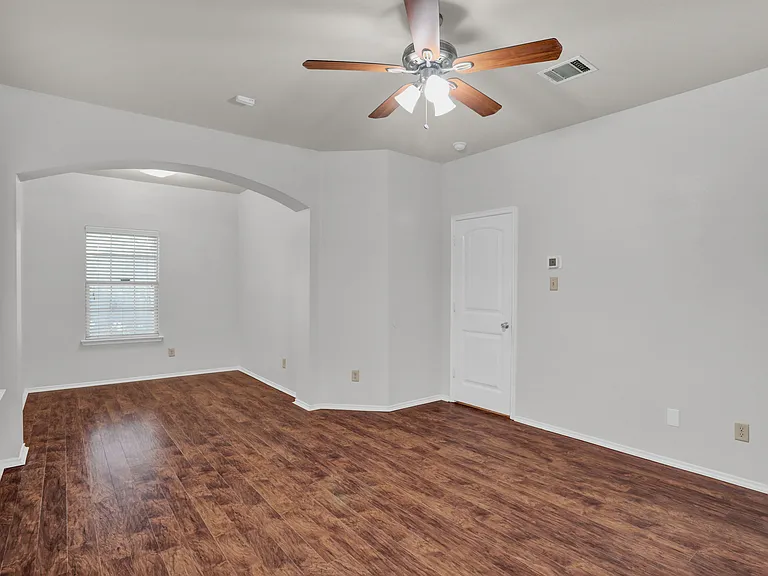 2138 Meadow View Dr — Photo 12