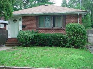 14 Boston Pl, Huntington Station, NY 11746