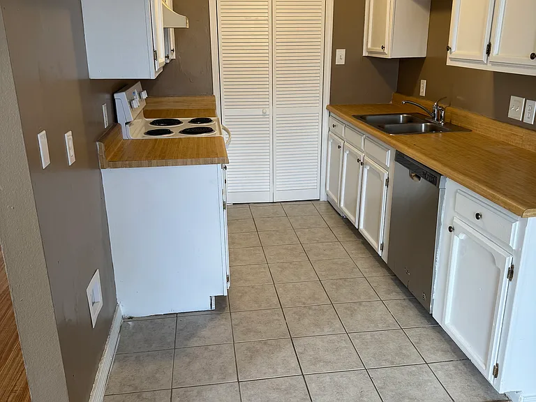 5052 Cumberland Cove Dr — Photo 1