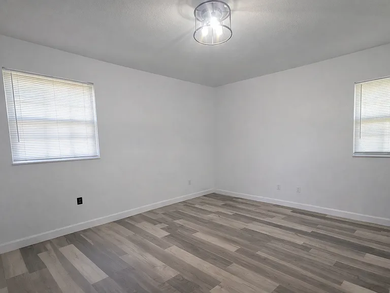 3921 NE 22nd Ave — Photo 10
