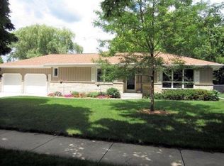 114 W Fransee Ln, Saukville, WI 53080