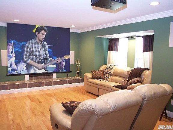 4th image of 60 Sharon Dr