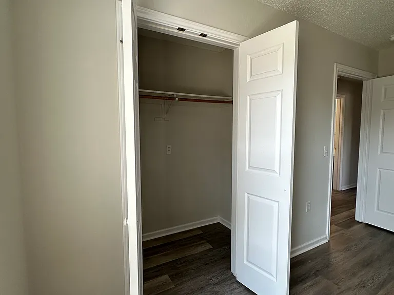 2542 Wilhurt Ave — Photo 17