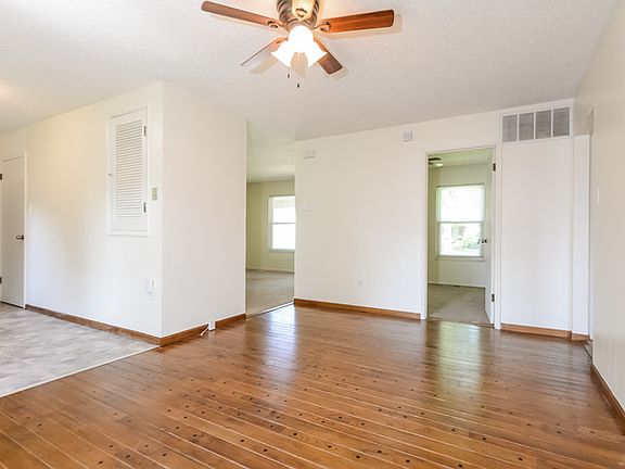 4th image of 14485 Fox Manor Dr