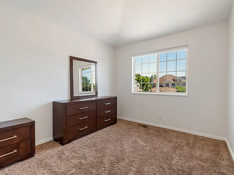 649 E Duck Creek Cir — Photo 9
