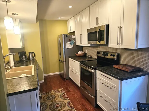 1352 Pelham Pkwy #A, Osage Beach, MO 65065