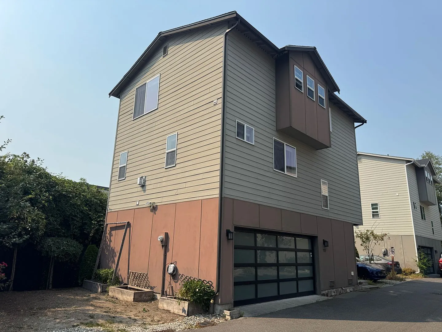 Everett Townhouse — Photo 1