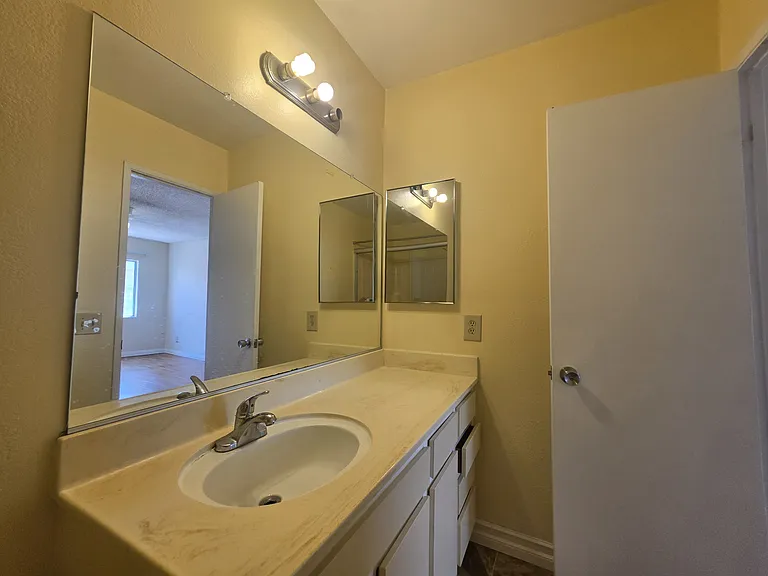 5055 Coldwater Canyon Ave #213 — Photo 31