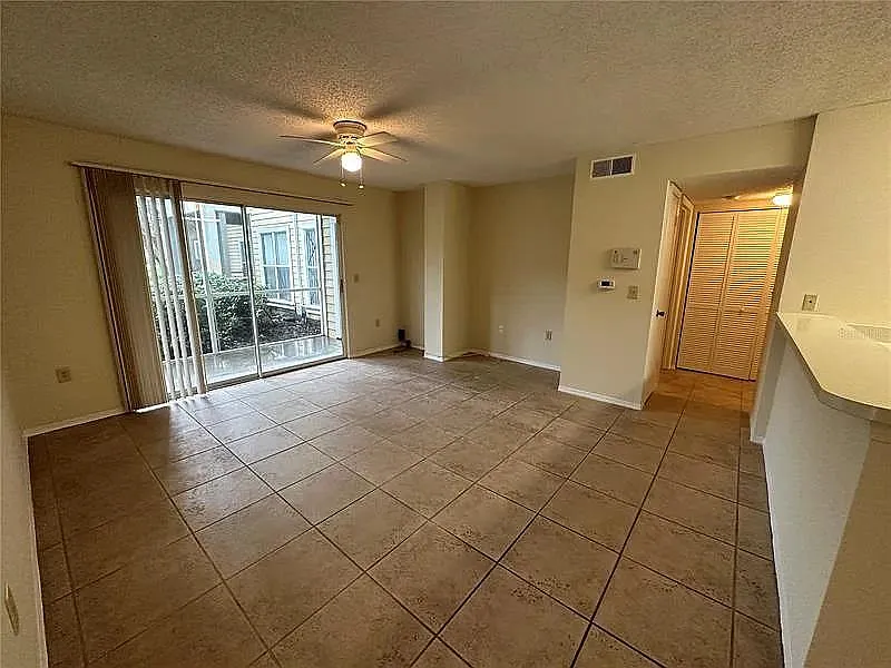 1 bed, 738 sqft, $1,400 — Photo 4