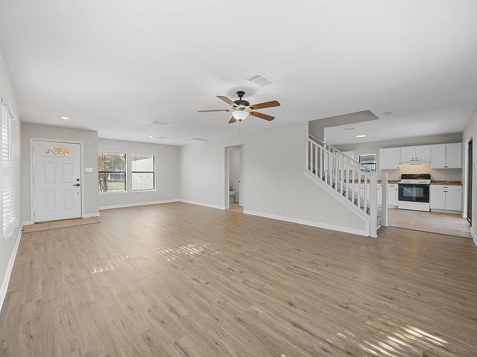 1st image of 1326 Lakeside Loop