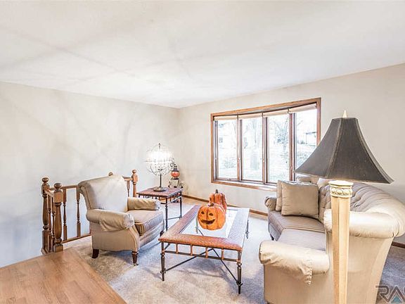 4th image of 705 E Sandpiper Trl