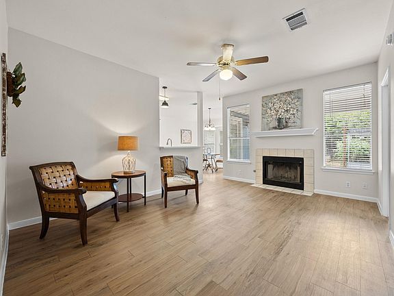 5th image of 803 Sparkling Brook Ln