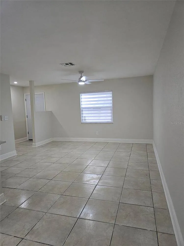 2 bed, 1.0 bath, 3456 sqft, $1,400 — Photo 3