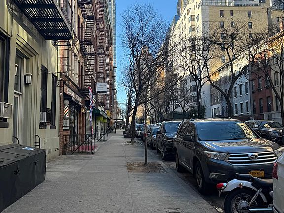 3rd image of 334 E 65th St APT 44
