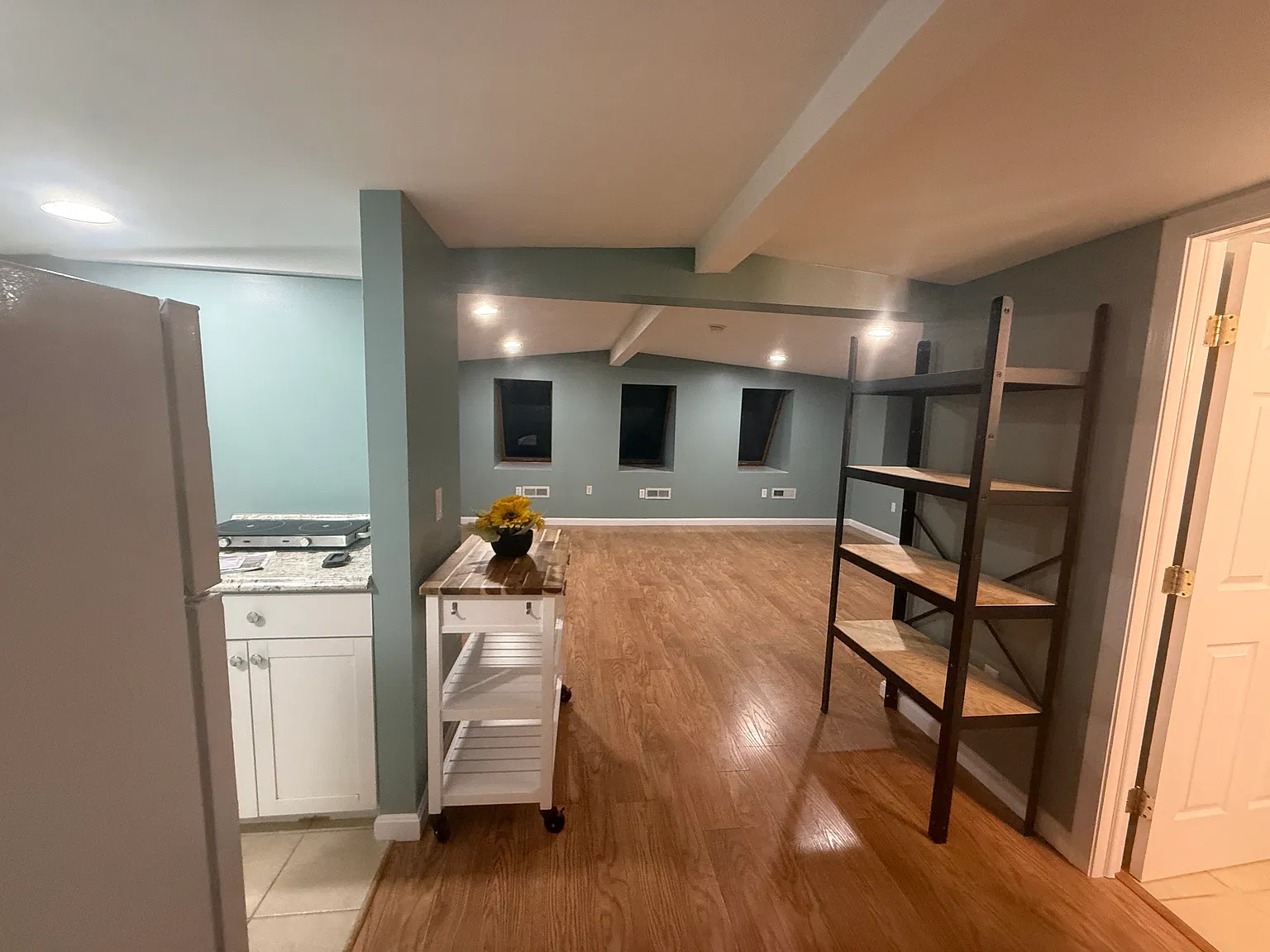 2 bed, 850 sqft, $2,300 — Photo 2