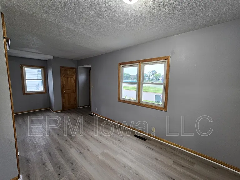 301 Rath St — Photo 4