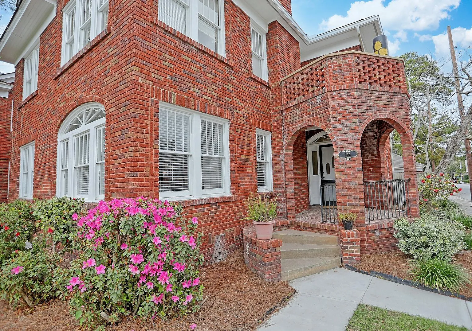 2 bed, 1100 sqft, $2,300 — Photo 3