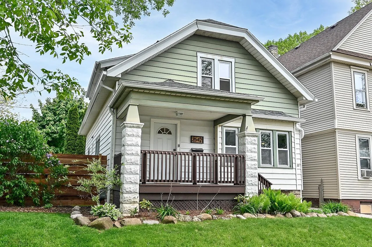 2542 S Burrell St — Photo 2