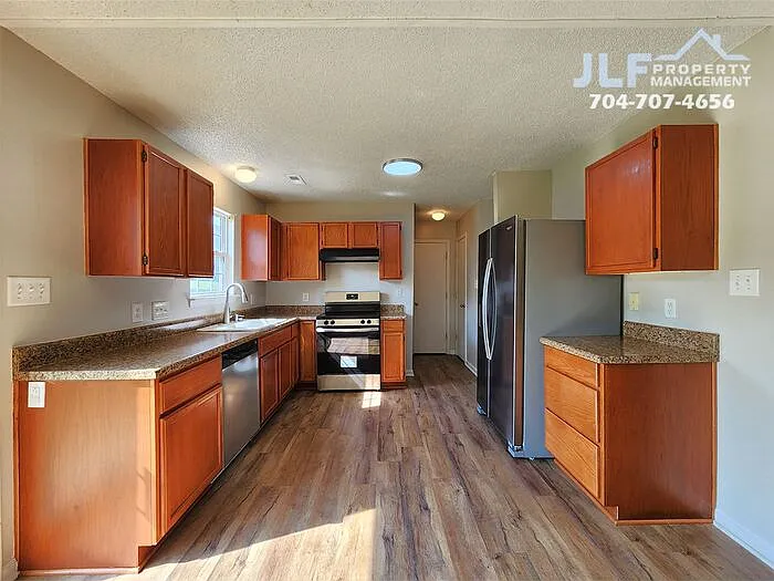 3 bed, 2.5 bath, 1665 sqft, $1,750 — Photo 4